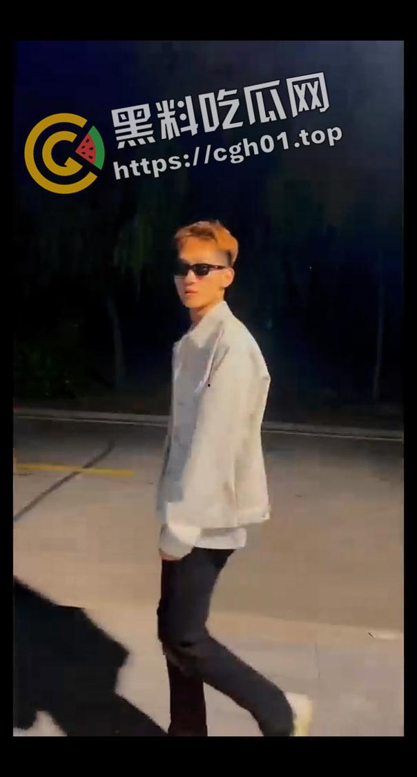 济南长清校区男生和女班主任偷情 被老师男朋友上门质问 真男人决斗-11