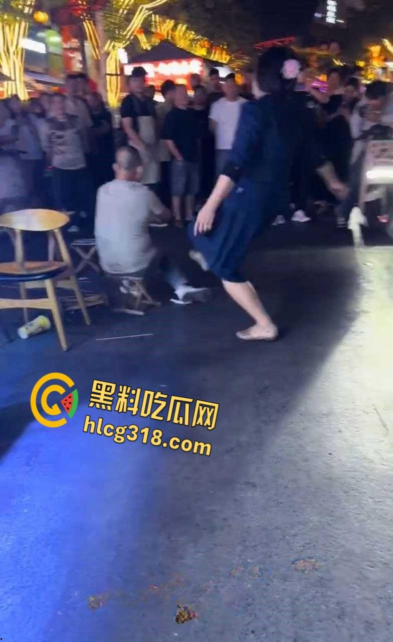 被打了9个耳光还被踹了一脚，男子全程未还手，这种情况能拿到多少赔偿呢？真是泼妇！-3