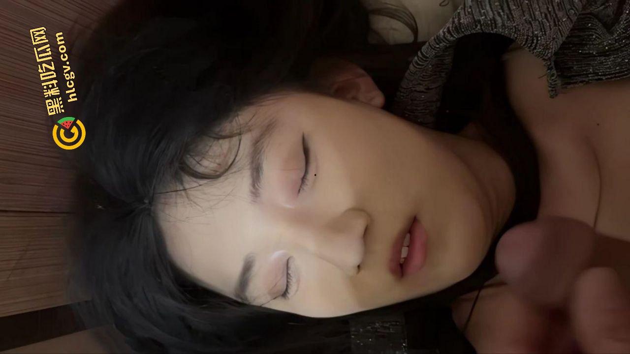 瓜友投稿火锅聚会女友闺蜜喝断片，趁机无套直入粉嫩鲍鱼！极品闺蜜醉酒后被玩弄一夜疯狂内射！-9