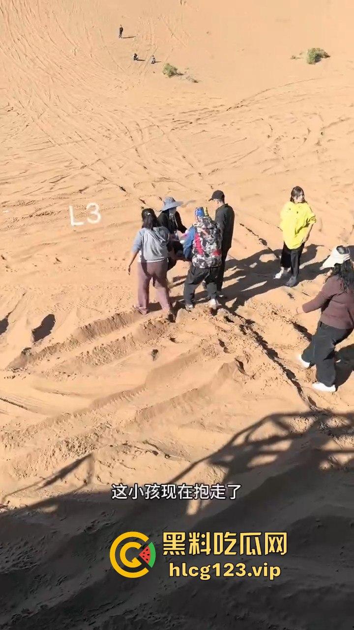 阿拉善左旗英雄会酿惨剧！孩子玩沙被碾压致骨折，网友吐槽：这地儿可不是玩沙的地儿！-12