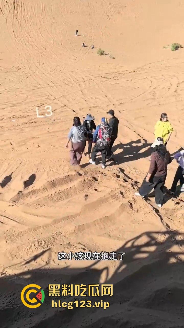 阿拉善左旗英雄会酿惨剧！孩子玩沙被碾压致骨折，网友吐槽：这地儿可不是玩沙的地儿！-13