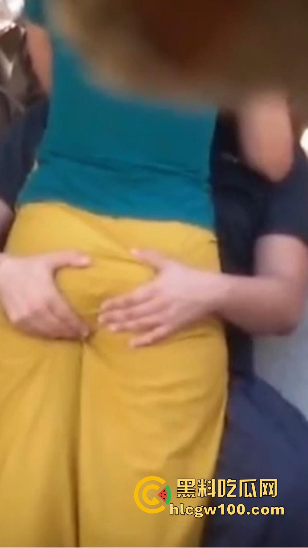 三亚热恋情侣户外野战 美女骚逼坐地能吸土 揉臀摩擦鸡巴做足前戏 结果男友插入3秒草草了事 尴尬到飞起！-3