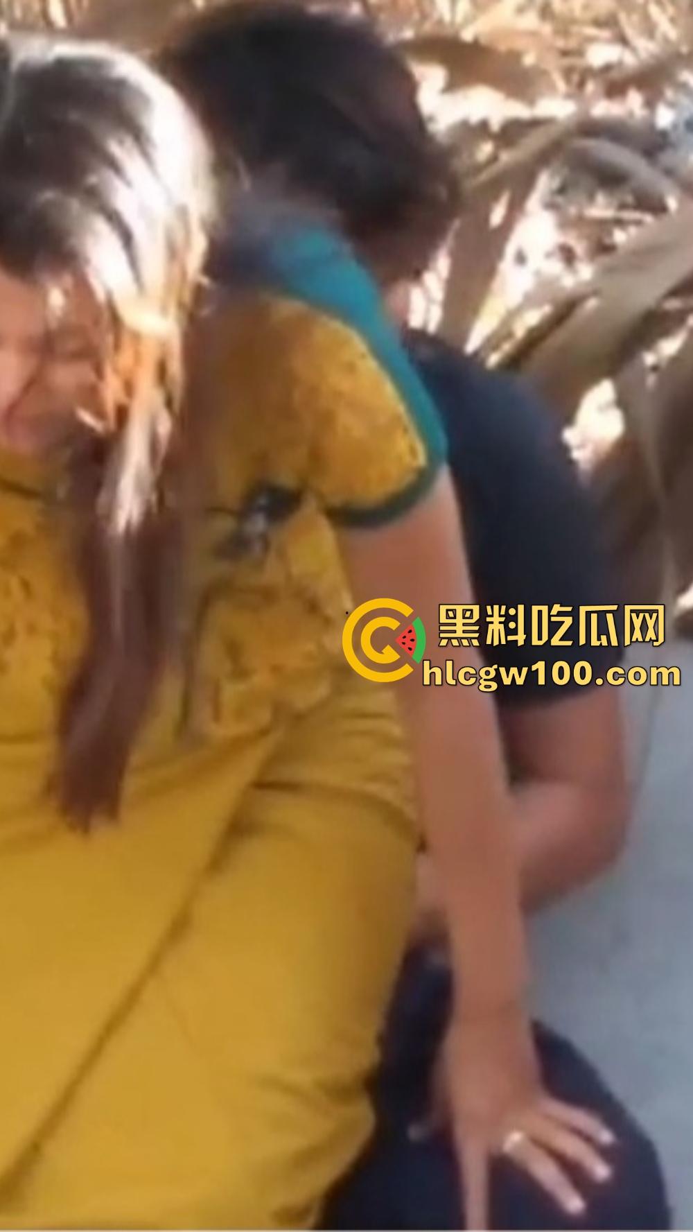 三亚热恋情侣户外野战 美女骚逼坐地能吸土 揉臀摩擦鸡巴做足前戏 结果男友插入3秒草草了事 尴尬到飞起！-8