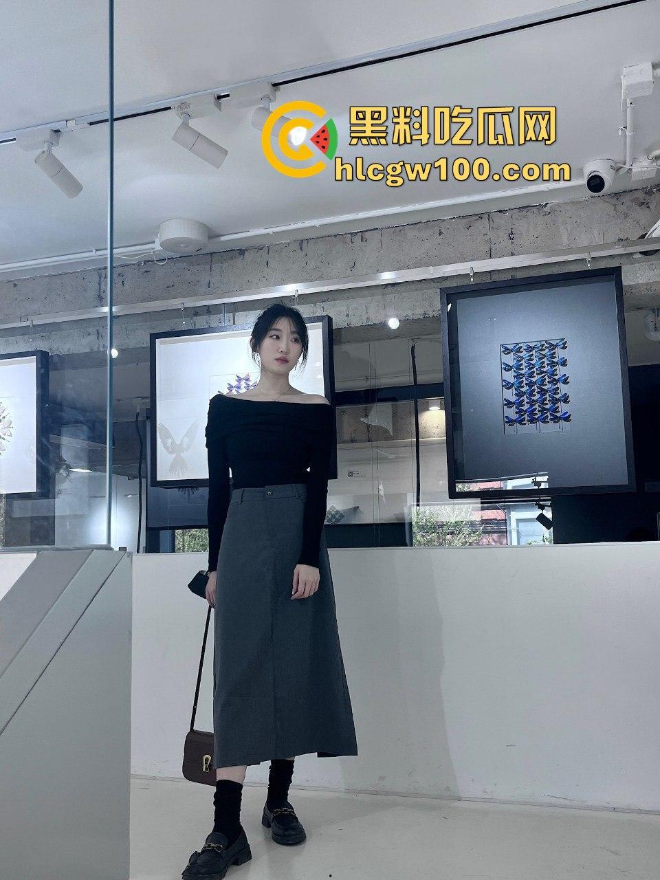 湖南长沙反差女友【崔燕语】高颜值无敌反差巨乳肥臀欲望值直接拉满，私密照视频流出，内容劲爆吸引眼球！！-9