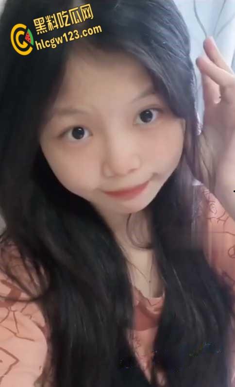 福建泉州师范学院【胡琼月】， 热恋期间约炮调教视频曝光， 后入爆操最后全射口中！-1