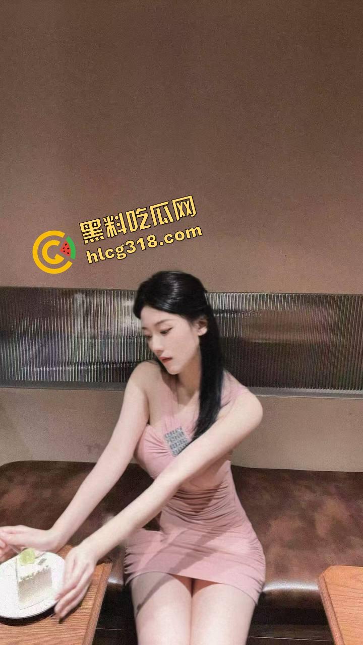 广州天河JK妹子喝断片开始通灵完成任务，真空掀裙坐闺蜜腿上磨逼，屁股一扭直接把旁边哥们干自闭了！-4