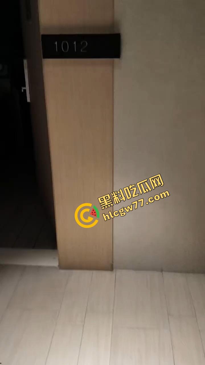 成都基佬发情发疯，丝袜伪娘点外卖勾引小哥爆菊，结果小哥直接跑路，全城菊花守门人笑疯了！-6