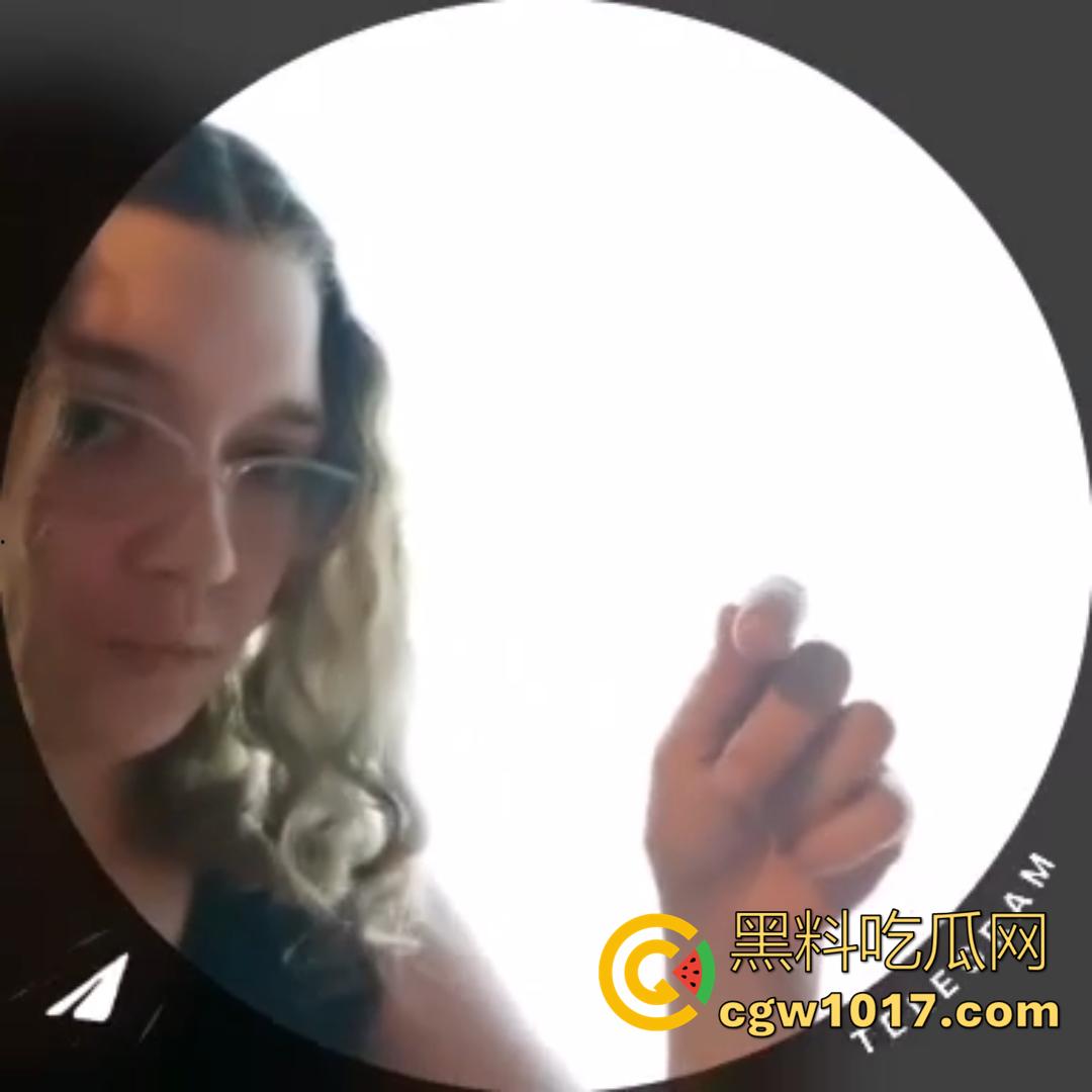 外表清纯的俄罗斯萝莉去了一趟广州就变成了黑人马桶！还拍视频教学怎么给黑人爸爸弹舌深喉！-2