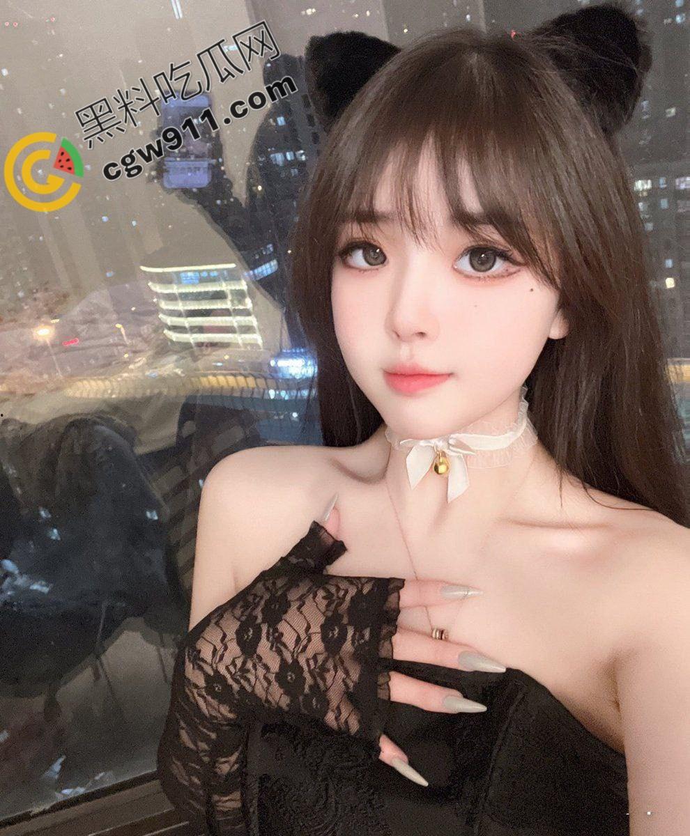 抖音极品网红【我是谁我也不知道】与金主私拍视频泄密，跪地口交深喉，被大屌爆操淫荡不堪-2