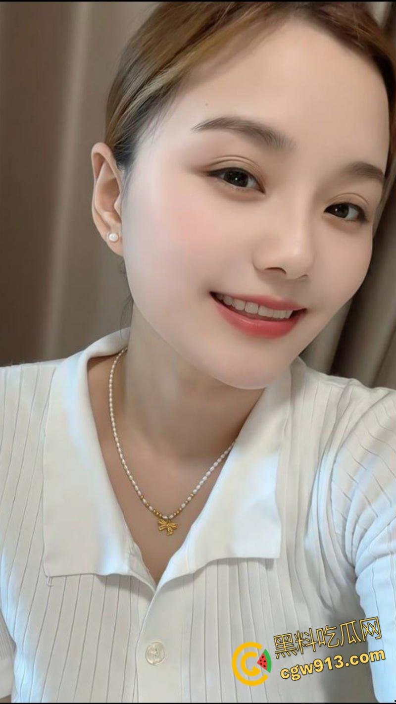 抖音熟女网红【杨枝甘露】，巨乳宝妈卖片捞金，各种情趣露出，玩具自慰花式插穴，老A8也是A8 ！-4