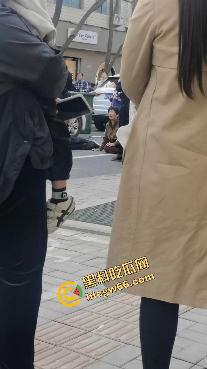 郑州人神共愤事件，当兵16年白练了，回家不是孝敬父母，是为个丑小三把爹妈打进医院！-19