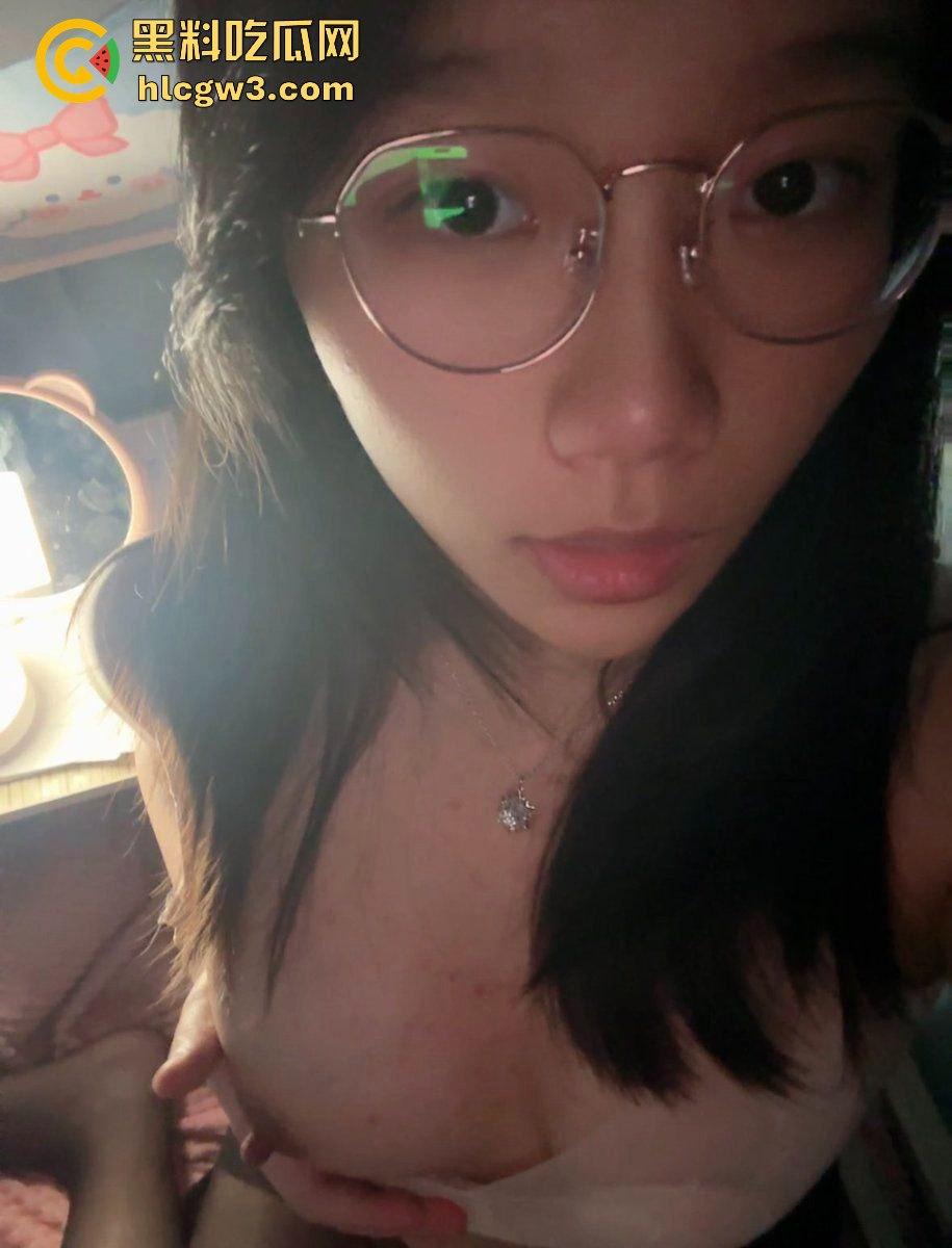 山西清纯女大学生【姜梦璇】私密资源疯传！清纯脸骚货魂，哥哥们的大鸡巴硬得像铁柱，简直玩明白了！-8