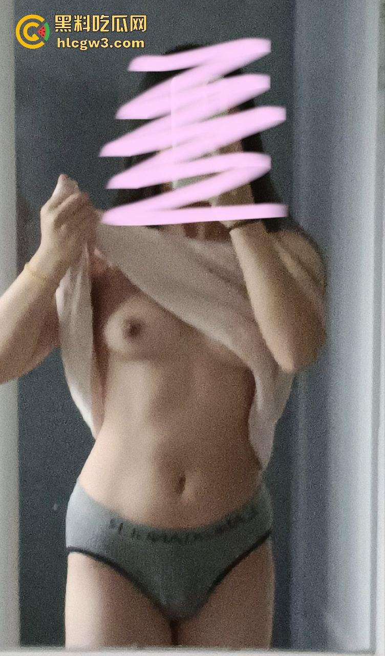 山西清纯女大学生【姜梦璇】私密资源疯传！清纯脸骚货魂，哥哥们的大鸡巴硬得像铁柱，简直玩明白了！-28