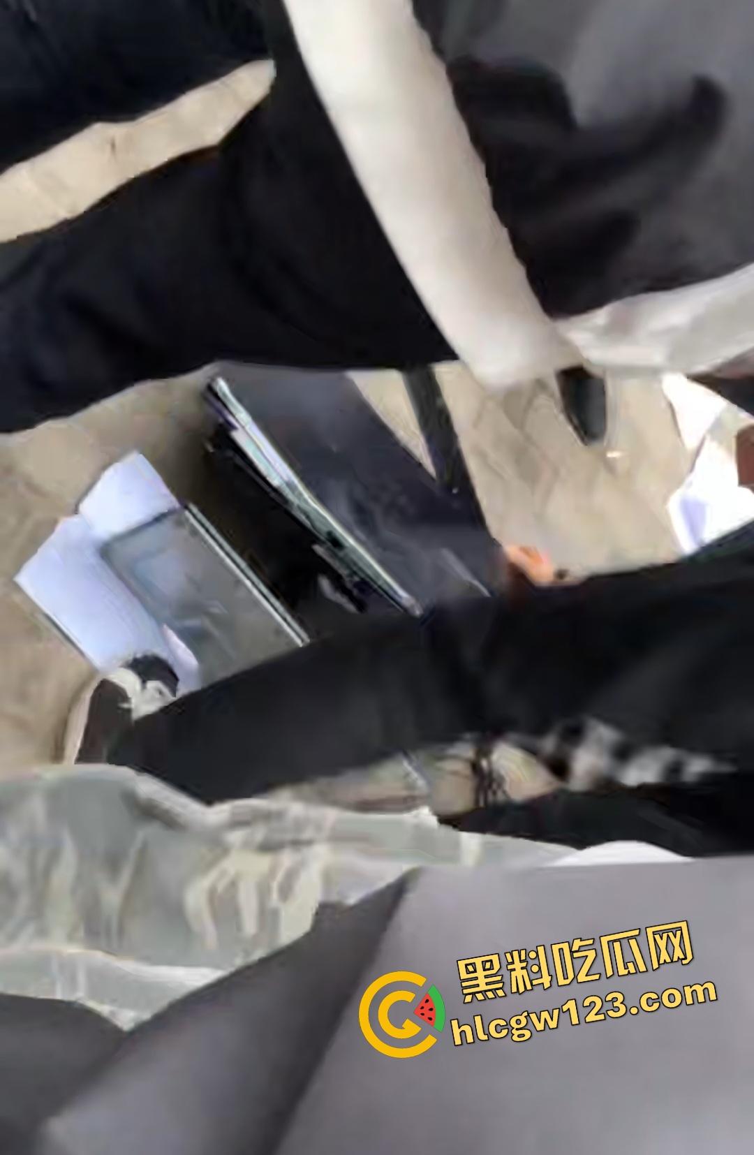 许昌六中【吴怡佳】被班主任嫉妒美貌体罚孤立,恶毒霸凌导致学生跳楼!同学愤怒狂砸学校财产!-5