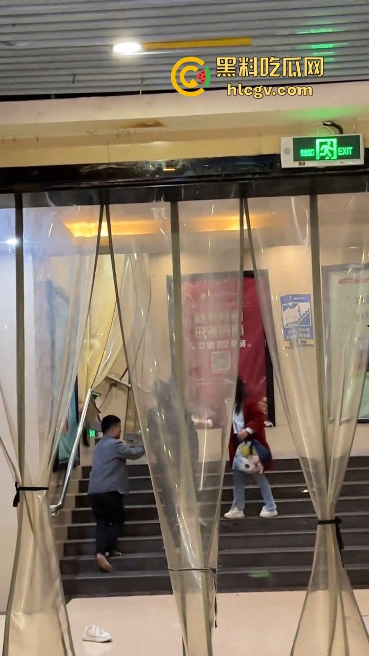 湖南怀化硬核抢女朋友!打赢了配偶权就归你,高矮搭配也能整出喜剧效果!-4