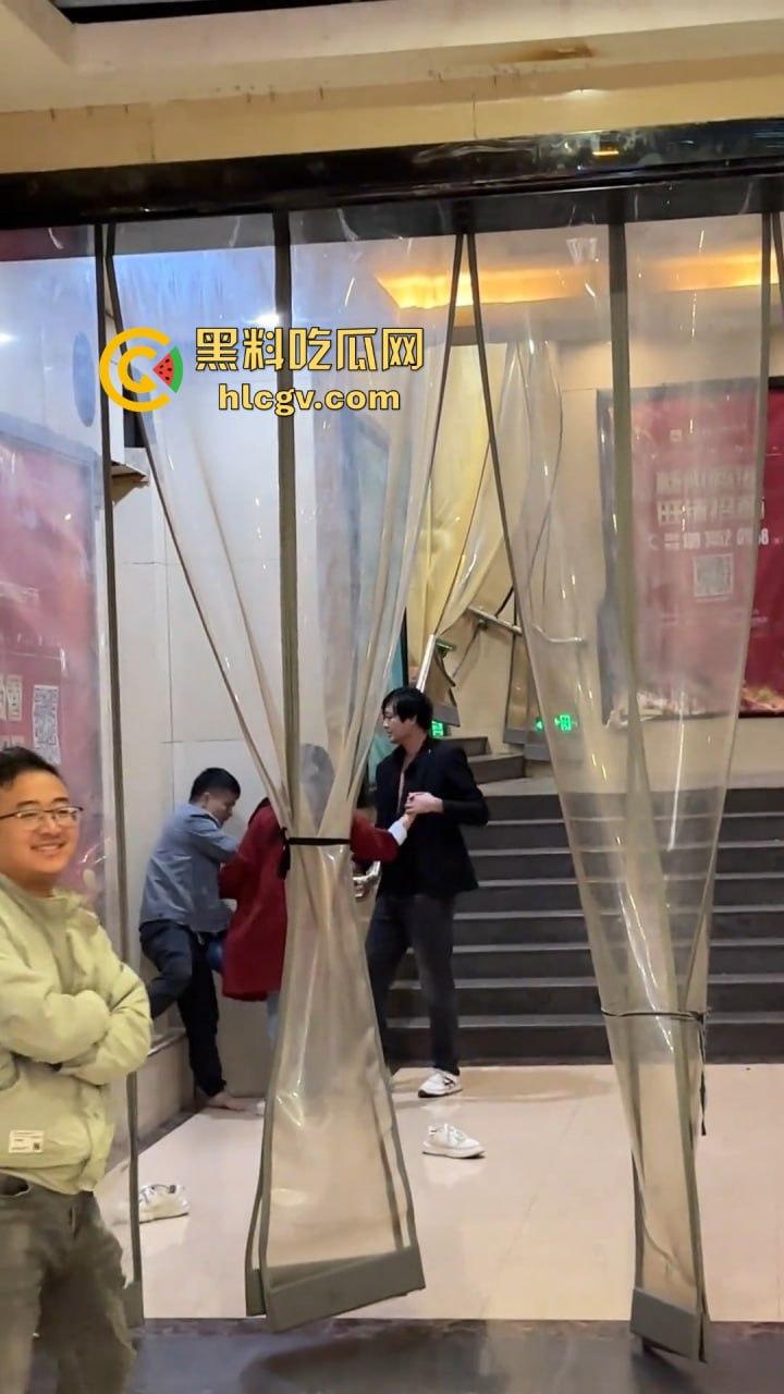 湖南怀化硬核抢女朋友!打赢了配偶权就归你,高矮搭配也能整出喜剧效果!-5