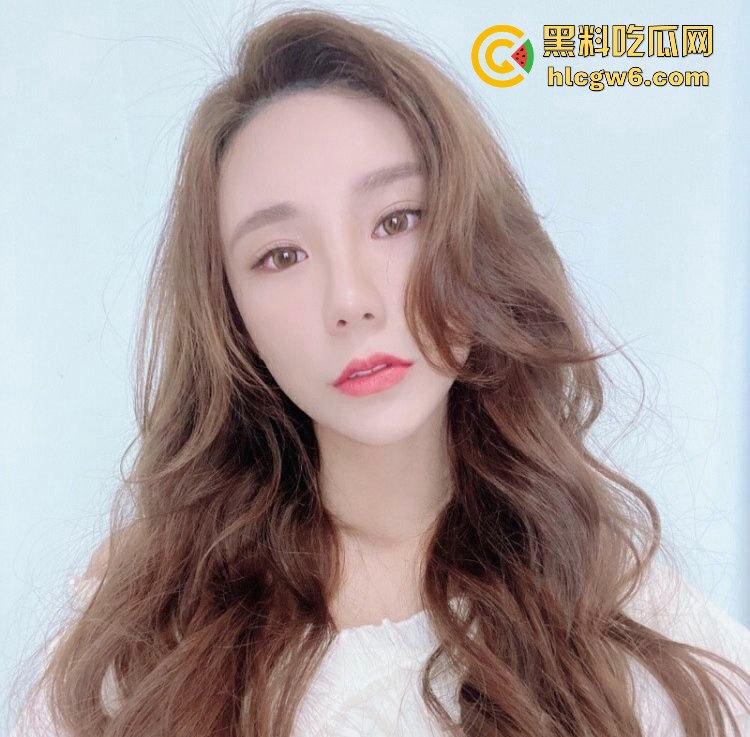 台湾钢管舞骚老师【李冰】收学费教舞还抢男友,钢管柔韧变成她骑鸡巴的资本!-25