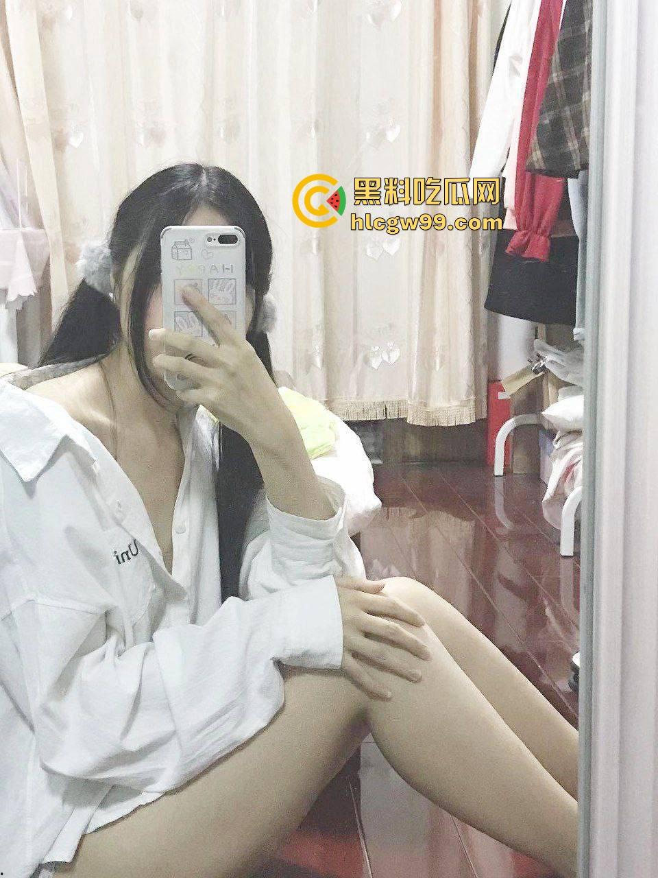 重庆巨乳小母狗『王晓希』独家视频曝光，跪地揉奶跳骚舞，脸穴同框疯狂自慰求主人大鸡巴！-4