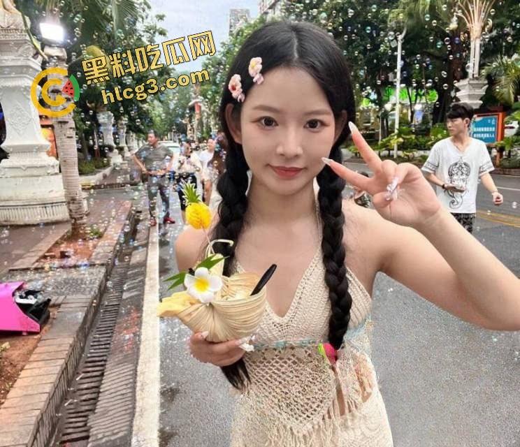 云南师范大学汉服女神『姜紫卉』下海约炮金主 开裆蕾丝内裤女上位榨精 性爱视频流出！-3