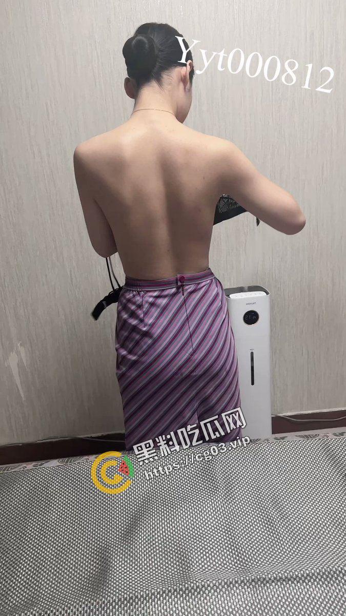 南航在职空姐推特福利姬【月野兔】大战外卖小哥 当着老公的面上演NTR-12