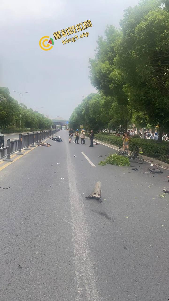 新能源极氪001 极速飞车黄毛 刚结婚大喜就出车祸！致2死1伤！-10