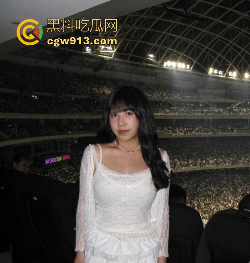 香港医学大学【李咏媚】校外兼职车模被金主相中，重金拿下调教，后入暴操肥臀细腰，道具开发肛穴！-6