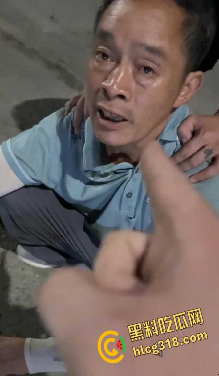 偷狗贼改偷猫了，一晚上偷窃十几只猫， 被路人几兄弟抓获， 报警后偷猫者声称第一次 !-2