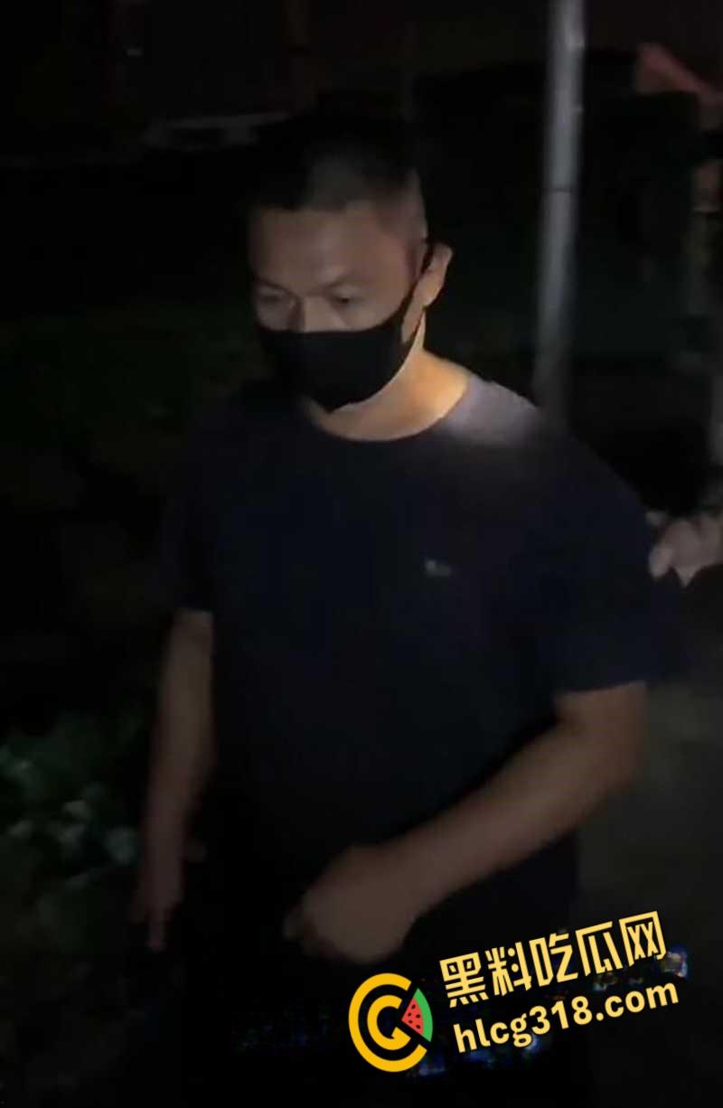 偷狗贼改偷猫了，一晚上偷窃十几只猫， 被路人几兄弟抓获， 报警后偷猫者声称第一次 !-5