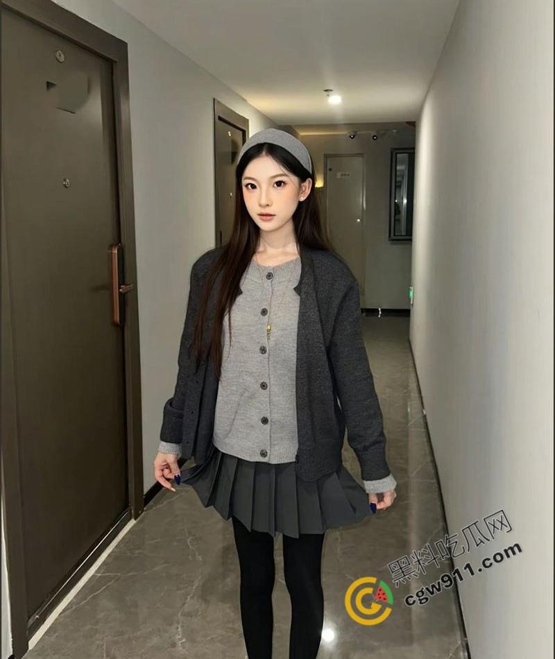 陕西科技职院【李娇】被男友滴蜡调教,后入爆操,白浆狂喷,热精满溢翘臀,淫贱至极!-1