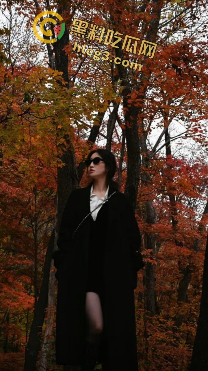 抖音网红『只有鱼刺』真空激凸舞蹈视频流出!长腿眼镜婊激情热舞乳头清晰可见!-3