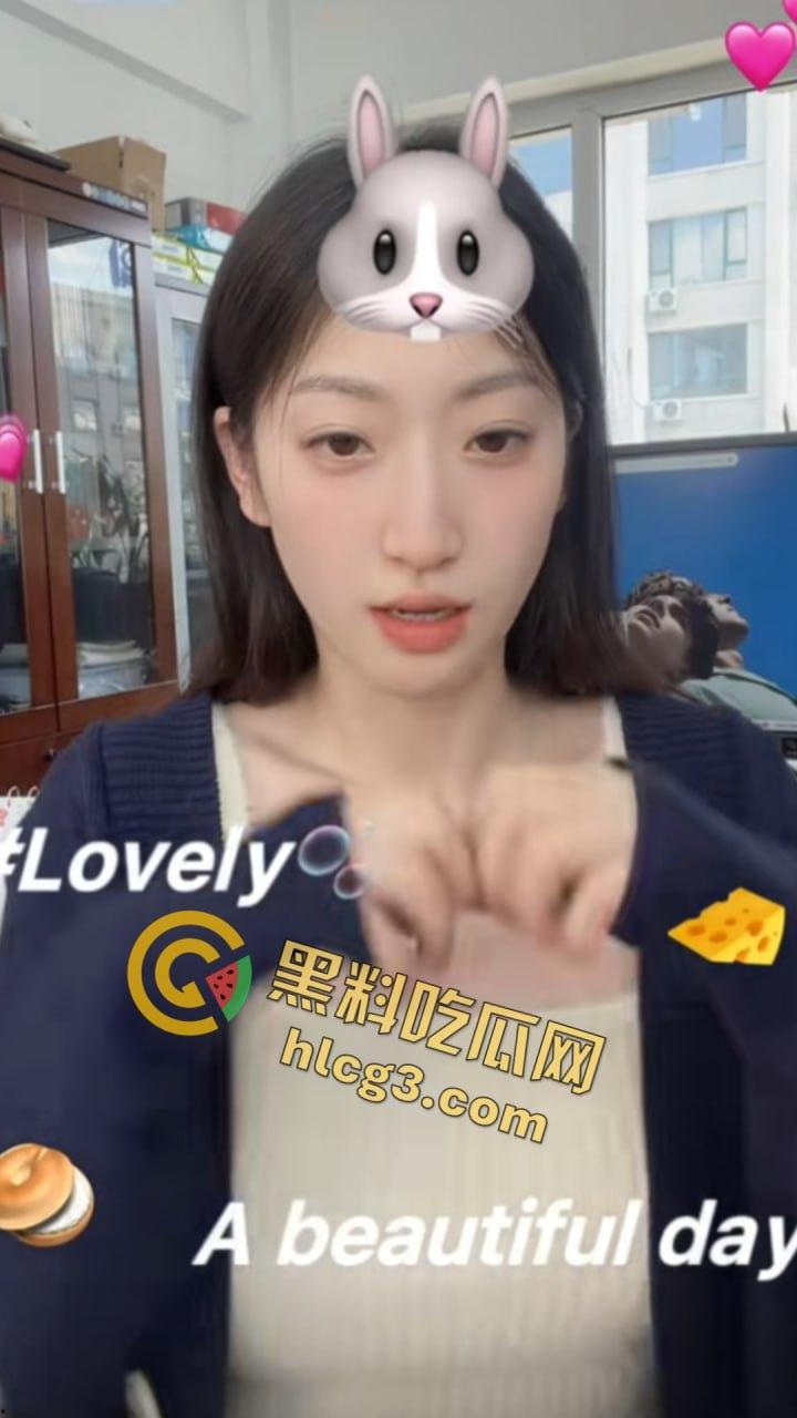 抖音网红『只有鱼刺』真空激凸舞蹈视频流出!长腿眼镜婊激情热舞乳头清晰可见!-7