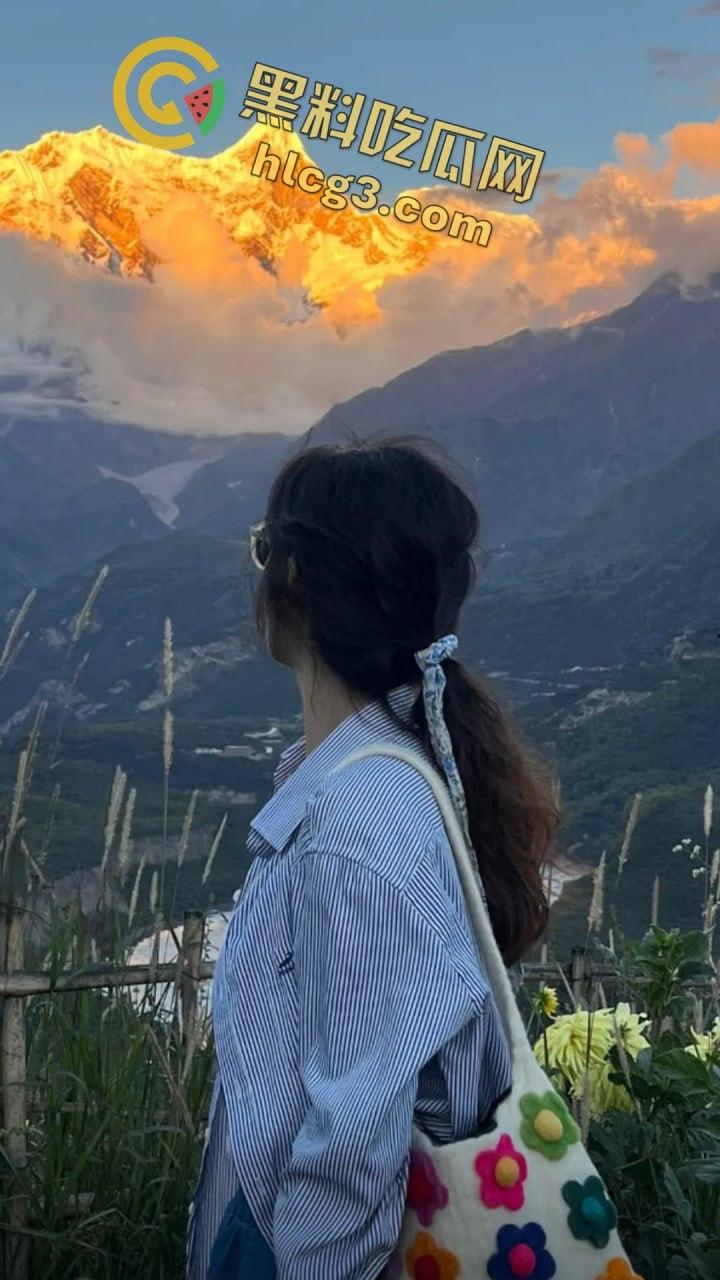 抖音网红『只有鱼刺』真空激凸舞蹈视频流出!长腿眼镜婊激情热舞乳头清晰可见!-9