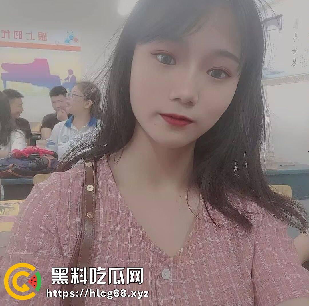 河南精神小妹【张熙熙】下贱价曝光488卖逼裸照，688就能操一炮，这骚货真是贱得没底线！-1