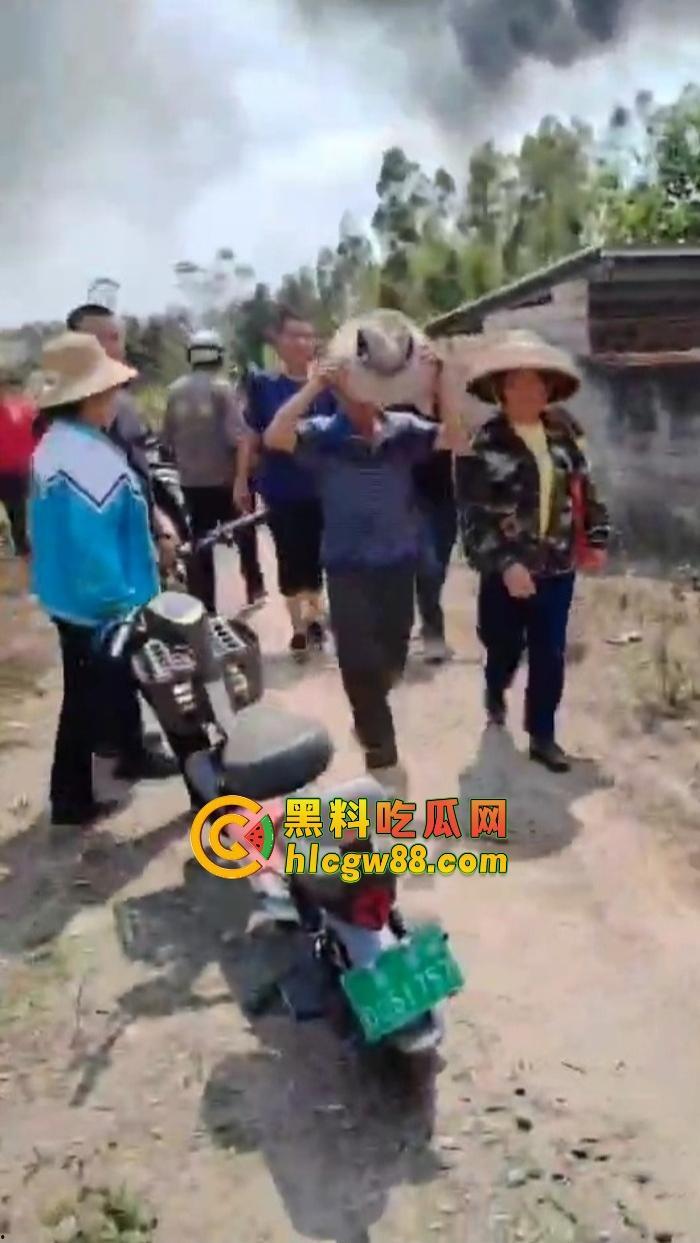 某战区海军战机海南训练失事,飞行员成功跳伞,战机坠毁临高县,所幸未造成地面损失!-4