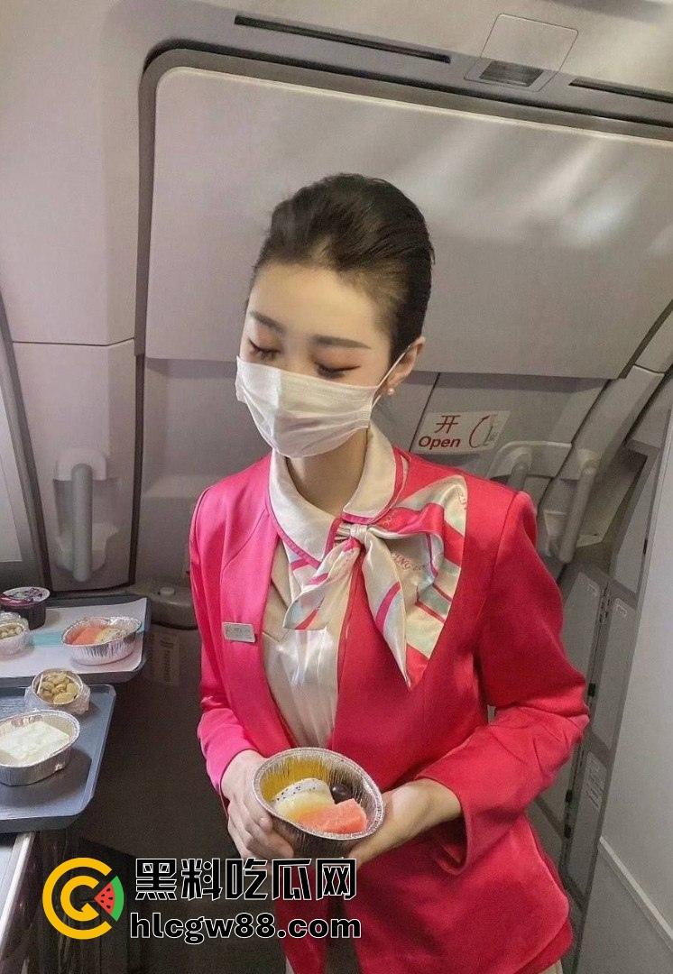 苏州少公子爆操海航空姐【刘媛媛】制服成情趣装，被按在酒店窗台疯狂后入，逼肿了还得给顾客倒饮料！-3