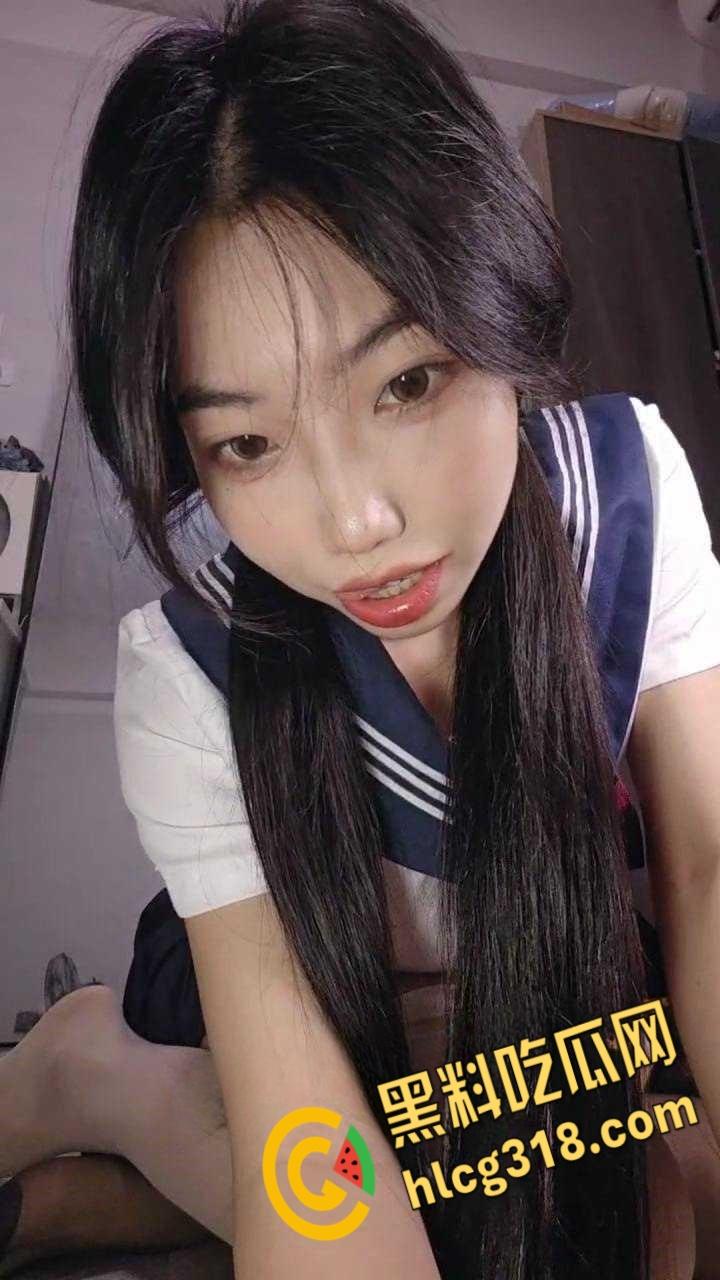 反差母狗阿黑颜JK制服自拍， 性感开档黑丝短裙 ，对镜粉穴特写，自慰表情淫荡拉丝 !-2