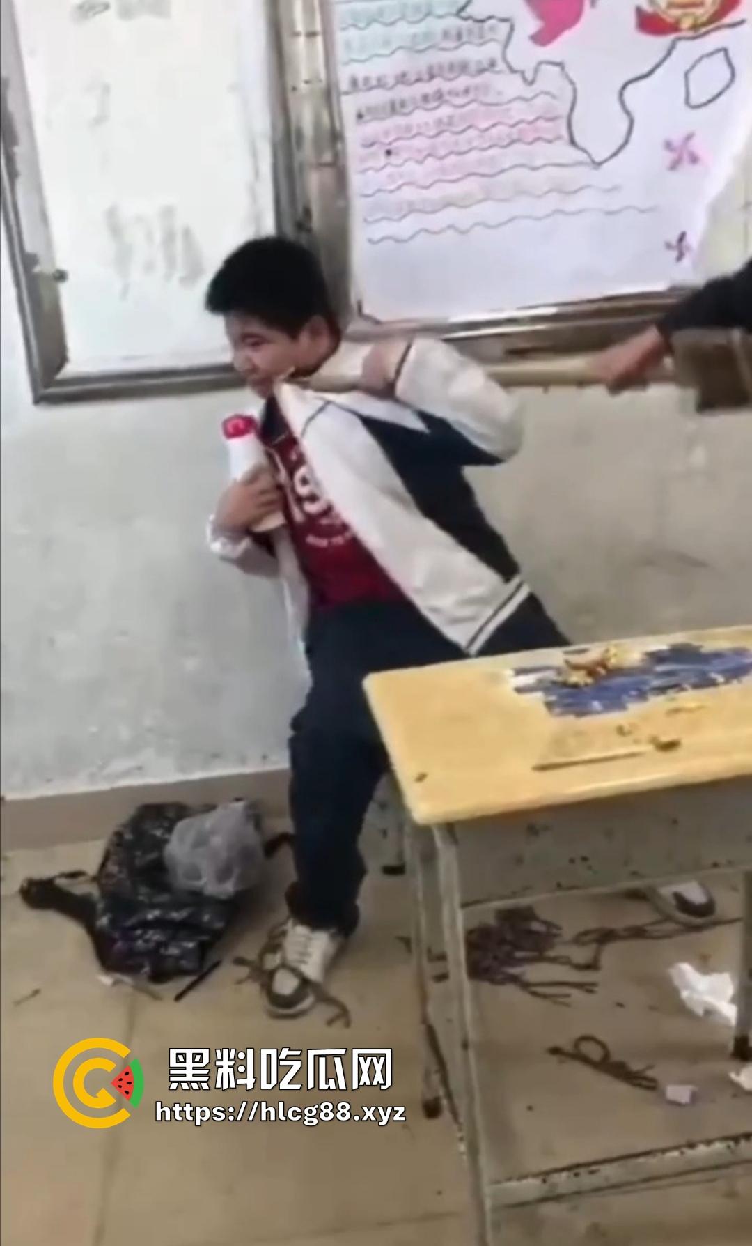 吴川三中一群人渣围殴弱智学生塞嘴逼打飞机，学校还他妈忙着捂嘴护畜生！-3
