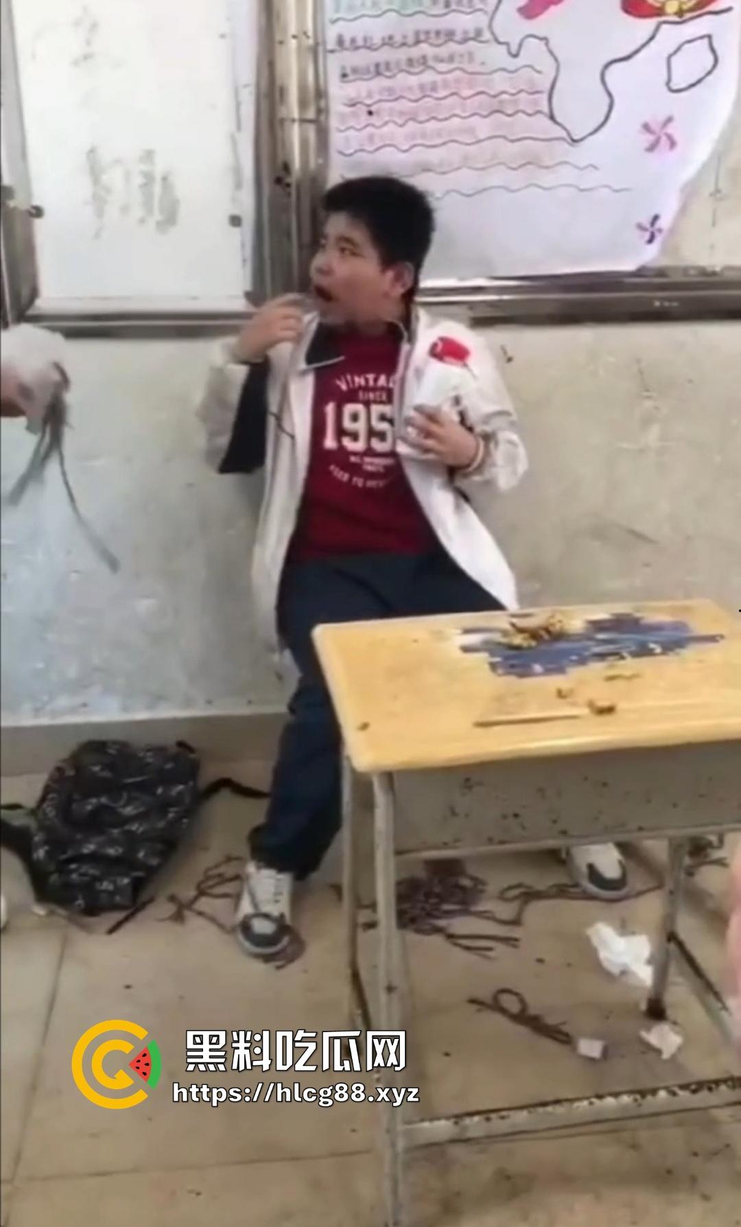 吴川三中一群人渣围殴弱智学生塞嘴逼打飞机，学校还他妈忙着捂嘴护畜生！-4