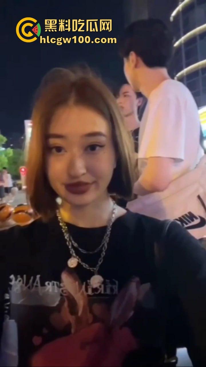 沈阳NICE CLUB酒吧高冷陪酒小姐【沈敏】醉酒被捡尸，事后清醒后还要求炮友再来一次，巨骚无比!-1