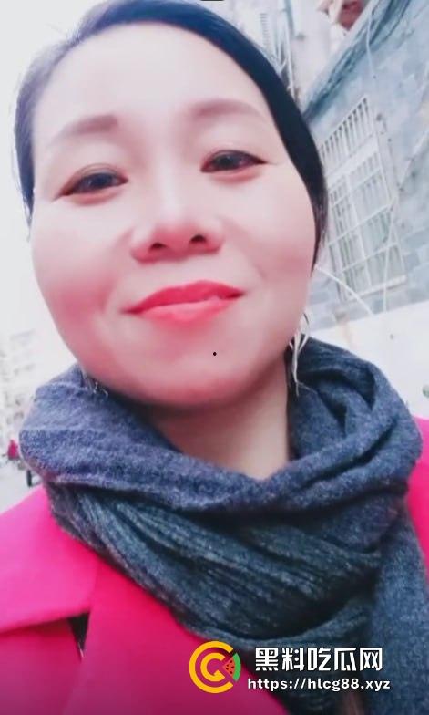 抖音少妇【莲儿】红高跟黑丝自慰视频卖38,做爱片68块随便看,卷成这样400块怕是能操这熟妇的烂逼!-2