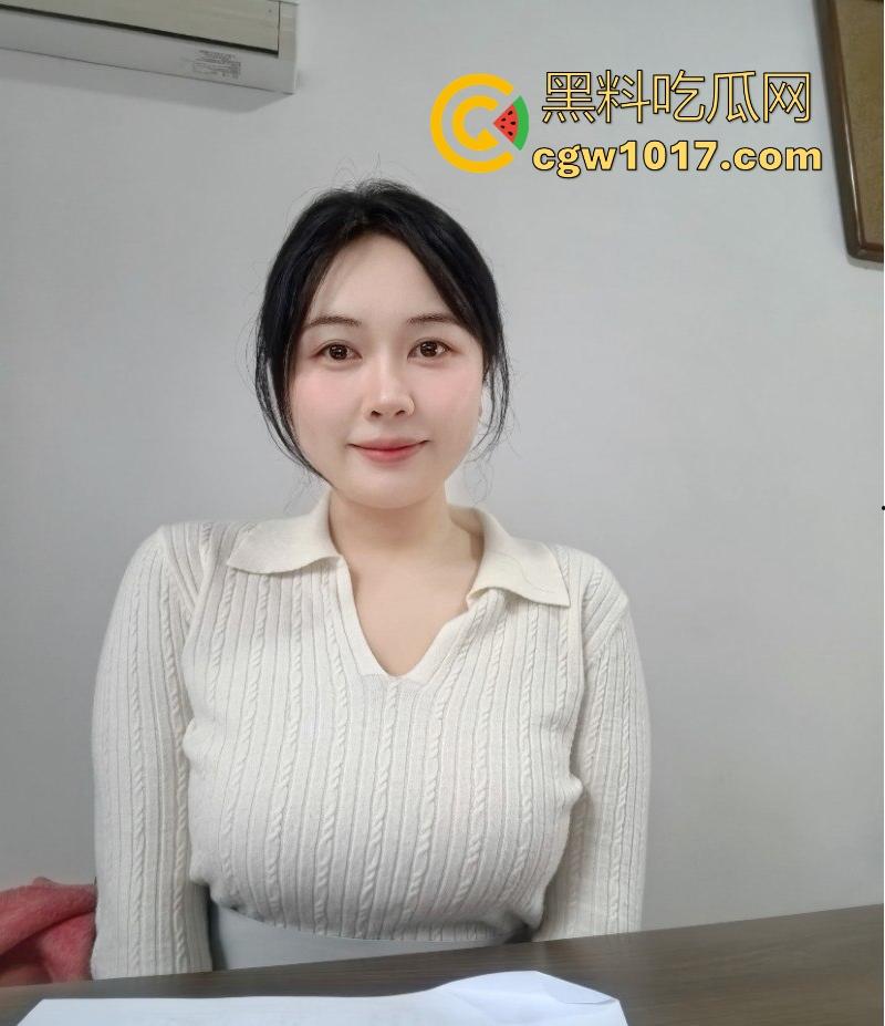 嫂子来月经饥渴难耐，为其推油按摩献殷勤，趁机菊花嫩穴一起蹂躏，可惜来姨妈了不能操，不得狠狠榨干！-1