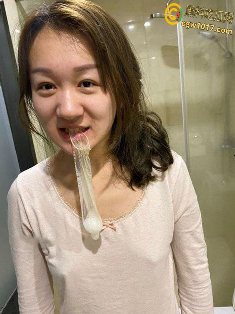 安徽女教师【崔欣丽】偷情学生家长被怒爆私密视频，深喉口交掰逼特写，反差教师黑洞深不可测！-2