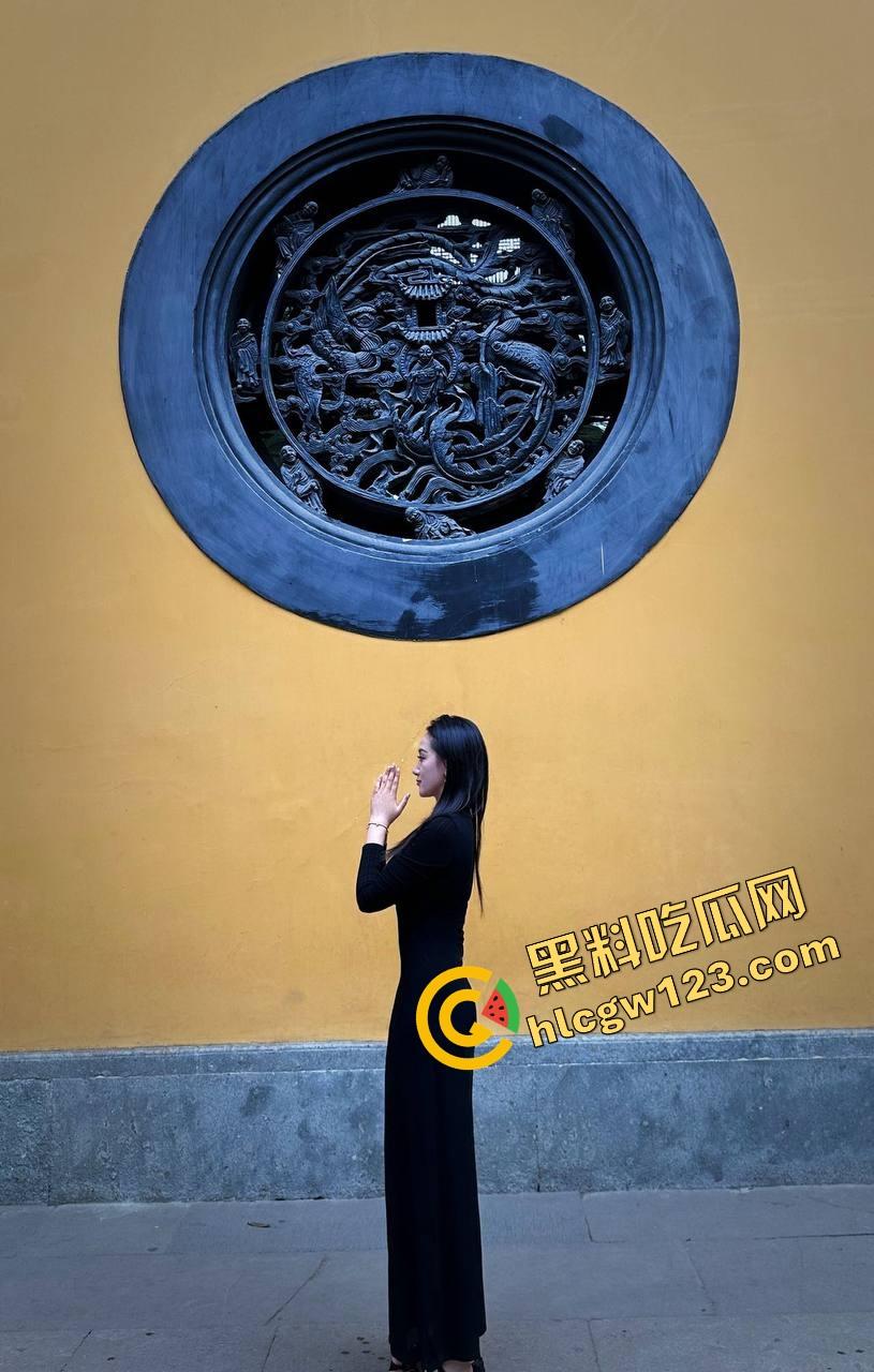 上海牛逼富二代爆玩制服嫩妹,法拉利一开少女排队上车,无套内进制服JK,操到嘤叫痉挛!-4