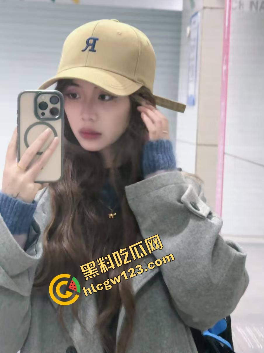 新能源车企都该看,ET6车震首秀野战出圈,白天渔网袜后备箱开干,厂家宣传说宣传能坐下两个人没骗人!-2