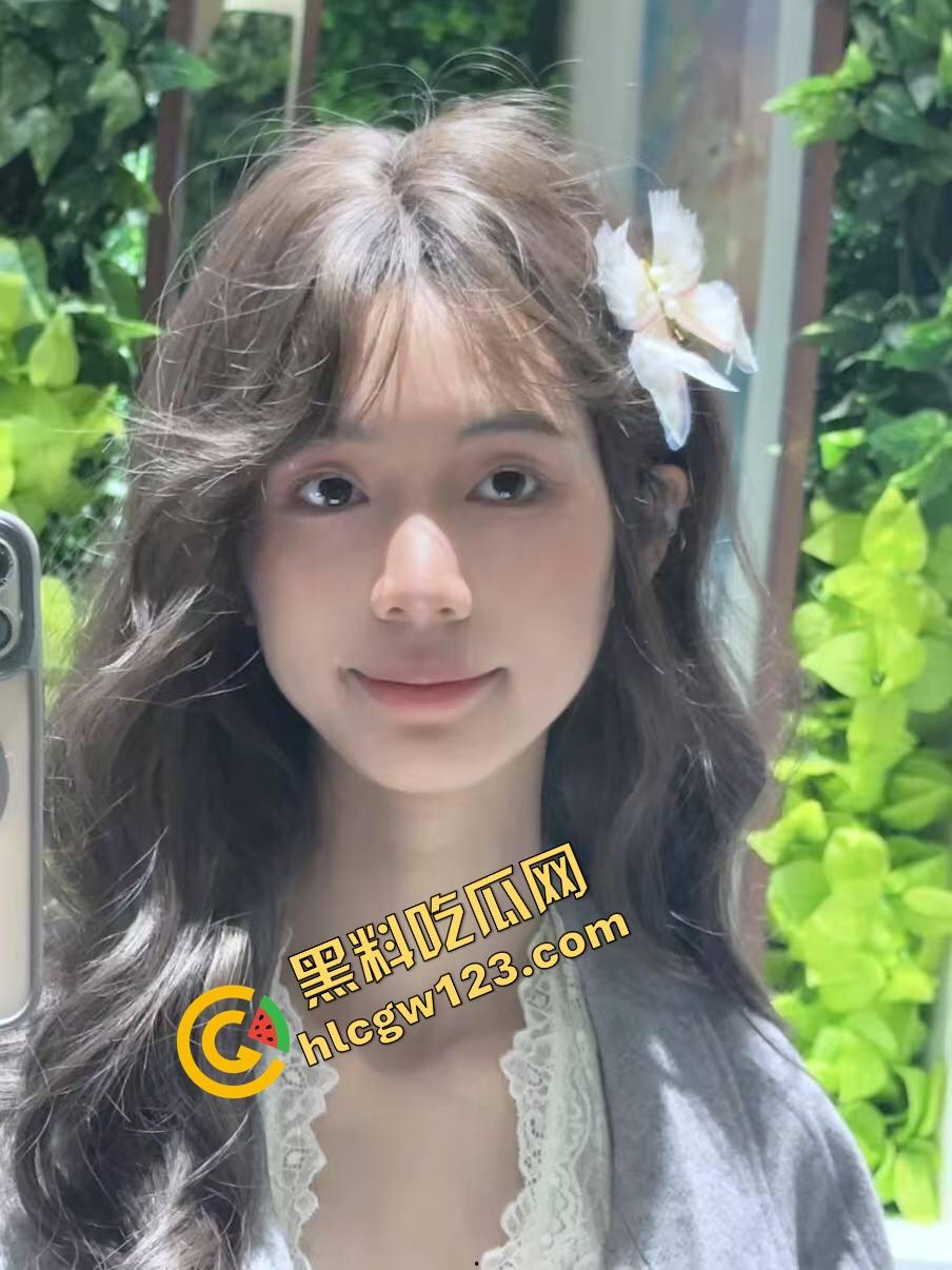 新能源车企都该看,ET6车震首秀野战出圈,白天渔网袜后备箱开干,厂家宣传说宣传能坐下两个人没骗人!-3