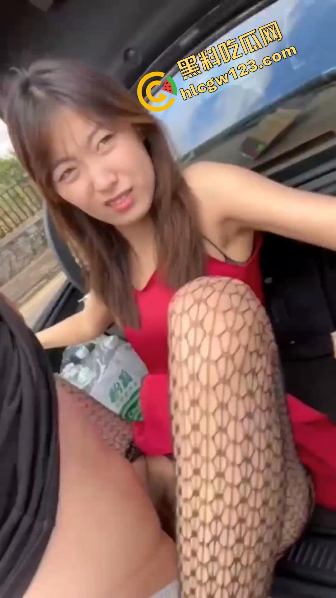 新能源车企都该看,ET6车震首秀野战出圈,白天渔网袜后备箱开干,厂家宣传说宣传能坐下两个人没骗人!-7