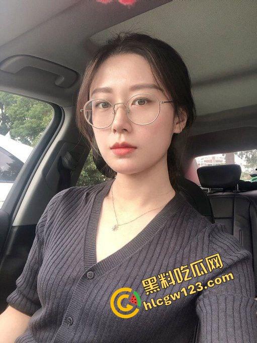 小区楼下遛乌龟竟钓到邻居骚少妇39岁『张珊珊』口活惊艳,屁股一摇榨汁三升,送龟送到床上操!-6