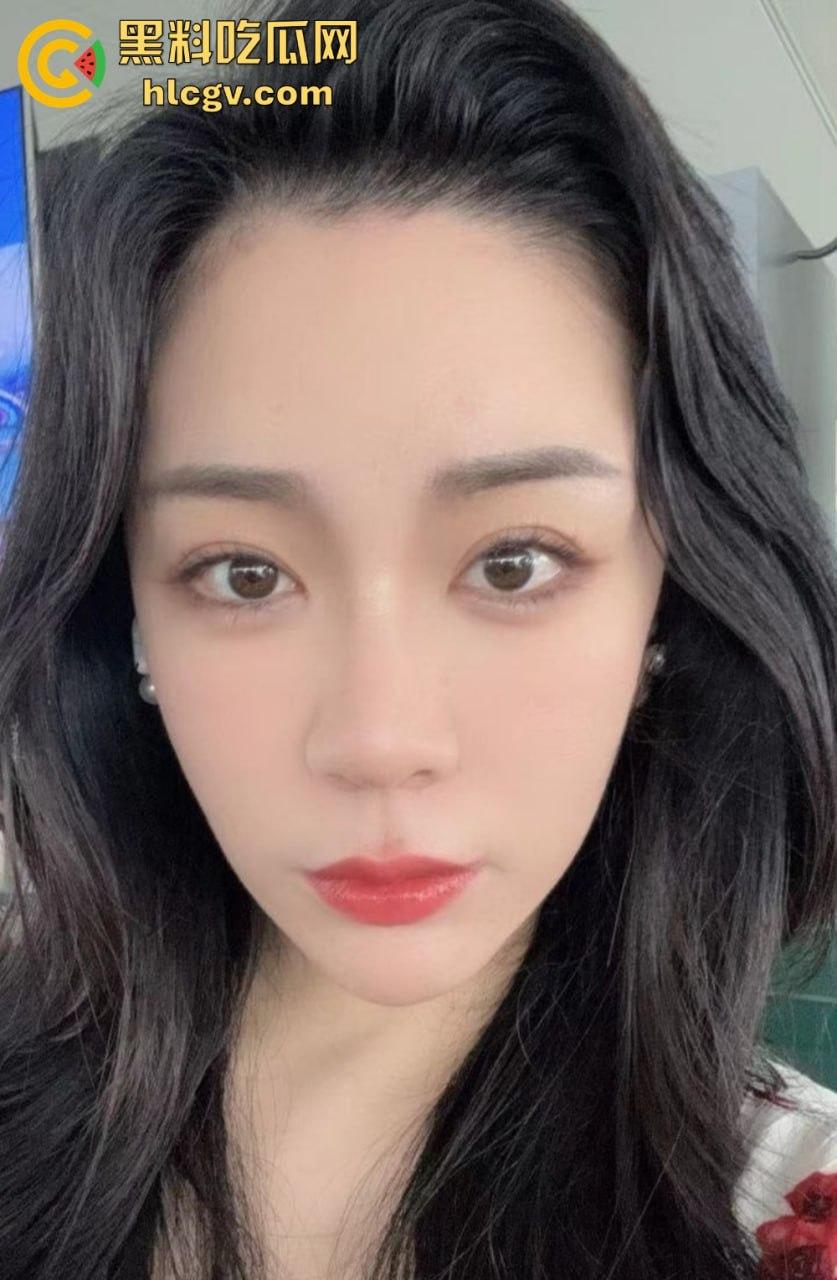 上海极品母女双飞共侍！5000搞定少儿主持人和舞蹈生女儿，母女同吃一根鸡巴，贵但绝对够骚！-10