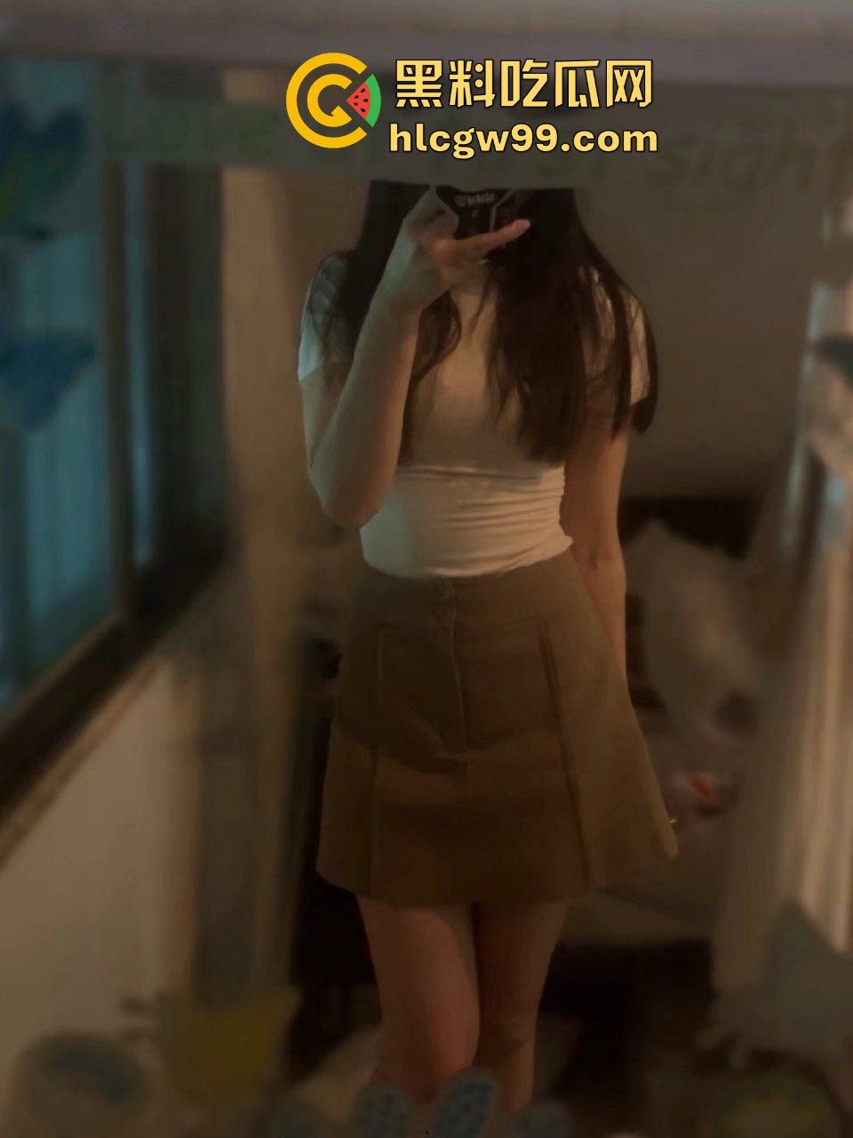 真实KTV厕所强奸醉酒90后少妇！喝死鱼后被猥琐男捡尸拖到厕所里爆操，与其反抗不如享受！-3