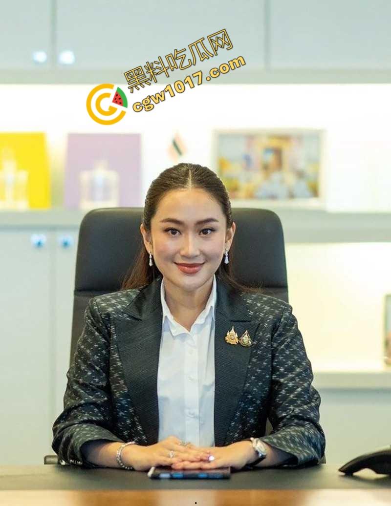 泰国女总理性爱丑闻泄密！极品巨乳，完美露脸，场景劲爆火辣，网民疯狂点击，震惊全球！-5